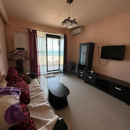 Tanya Summerland Apartment *