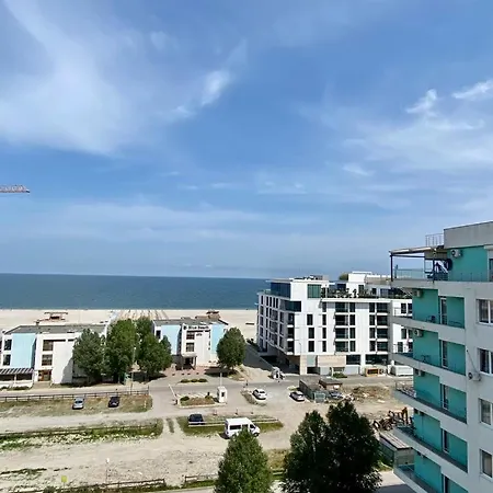 Tanya Summerland Mamaia